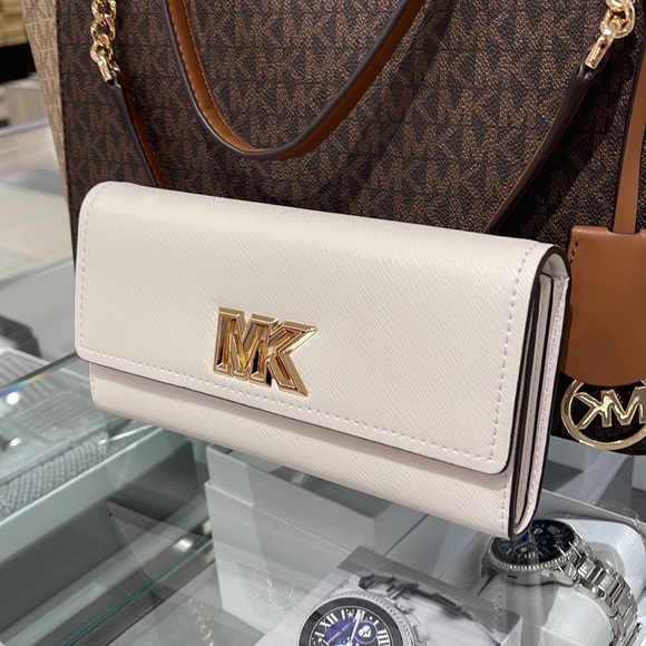 Michael Kors Mimi Large Saffiano Leather Bi-Fold Continental Wallet
Optic White - Picture 15 of 16